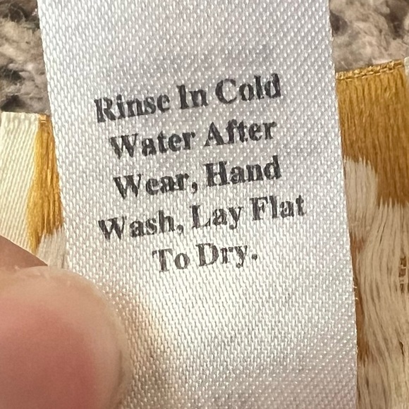 The Beaufort Bonnet Company Rash Guard Swimsuit Top Girls - Picture 7 of 7